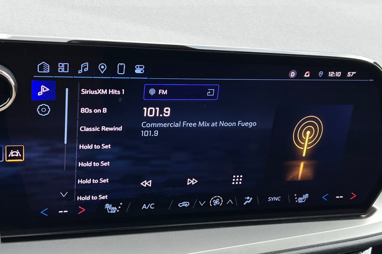 Used 2024 Chevrolet Traverse LT image 20