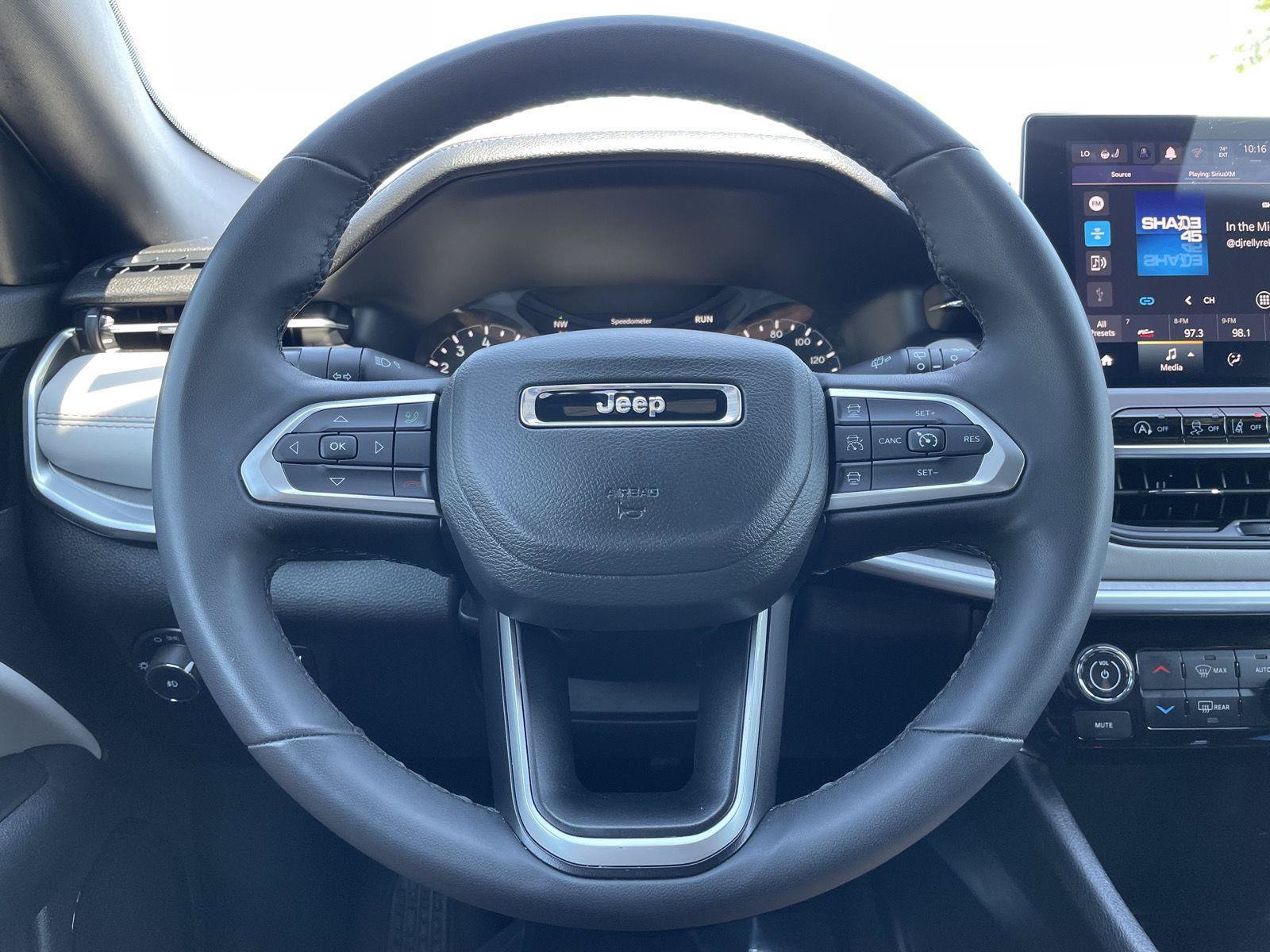 Used 2025 Jeep Compass Limited AWD/4WD image 12