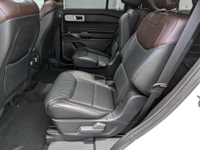 Certified 2020 Ford Explorer Platinum w/ Premium Technology Package AWD/4WD image 32