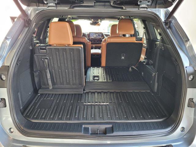 Used 2022 Toyota Highlander Platinum AWD/4WD image 35