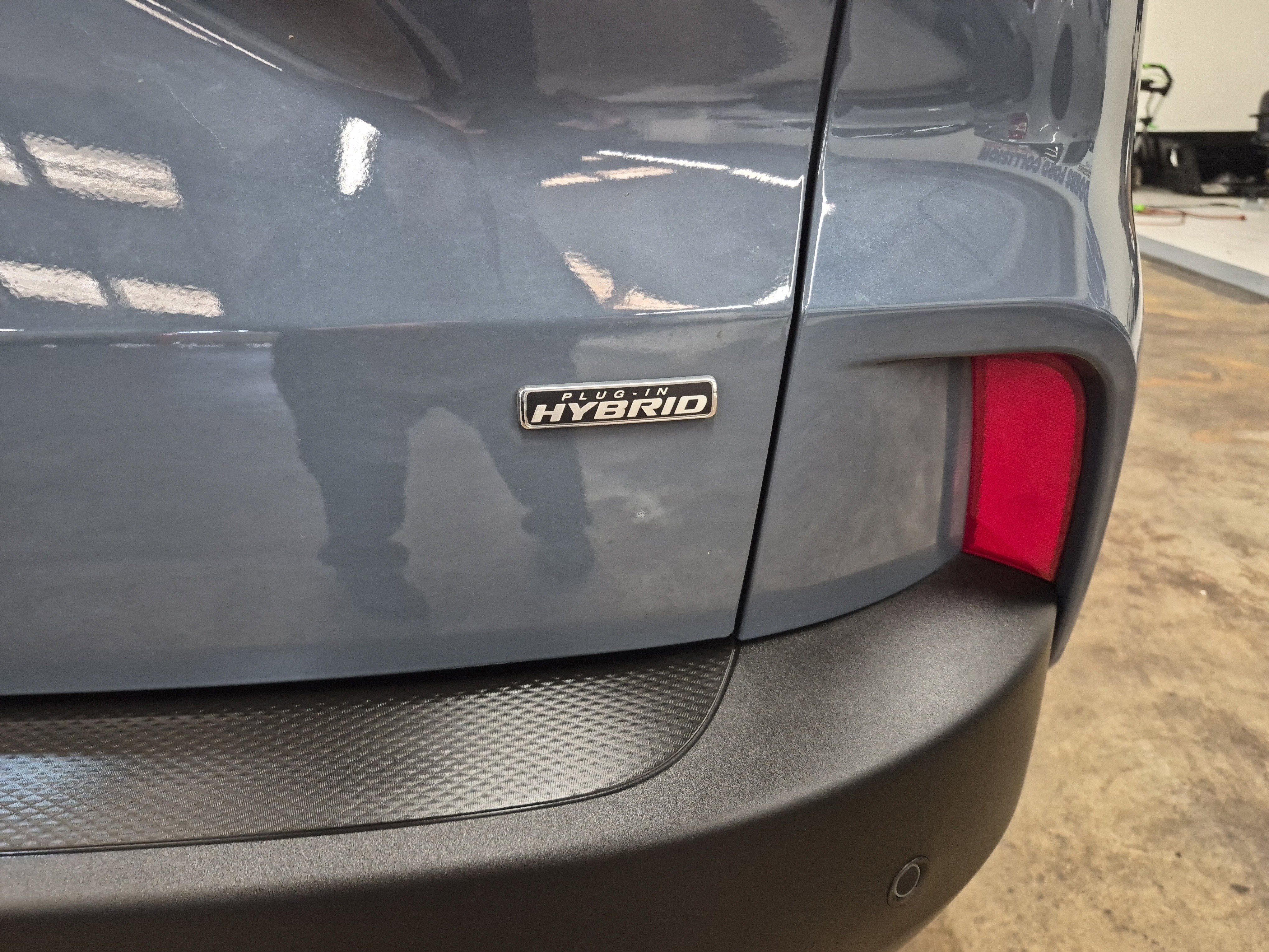 Certified 2025 Ford Escape SE w/ PHEV Premium Package image 7