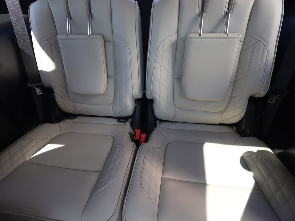 Certified 2017 Ford Explorer Platinum image 14