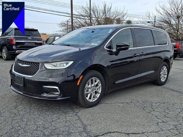 Used 2025 Chrysler Pacifica Select