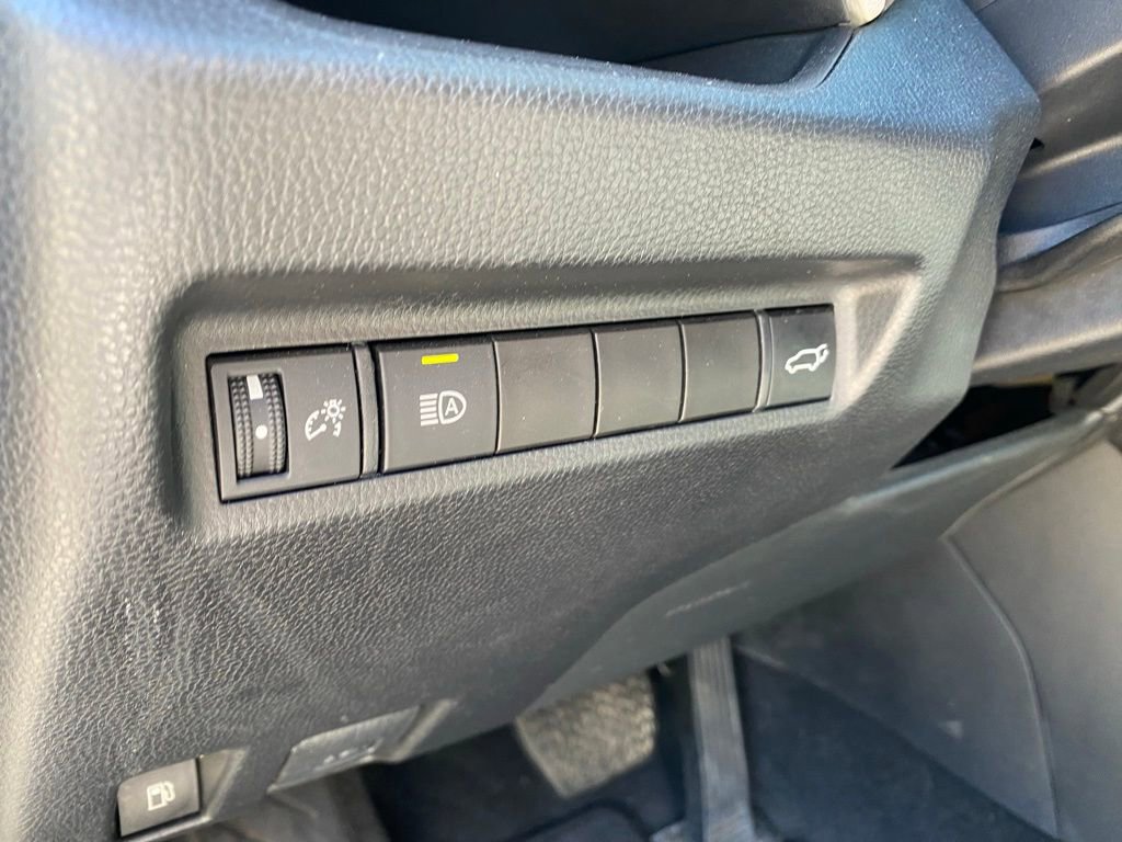 Used 2022 Toyota RAV4 XLE AWD/4WD image 16