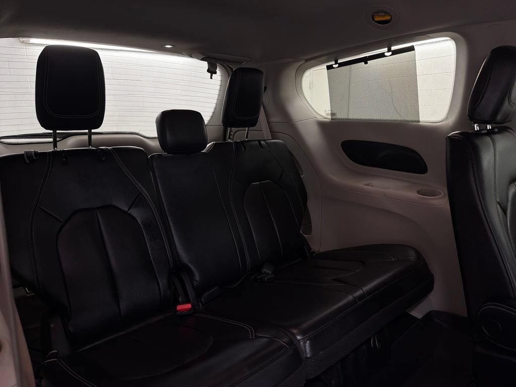 Used 2022 Chrysler Pacifica Touring-L FWD image 31