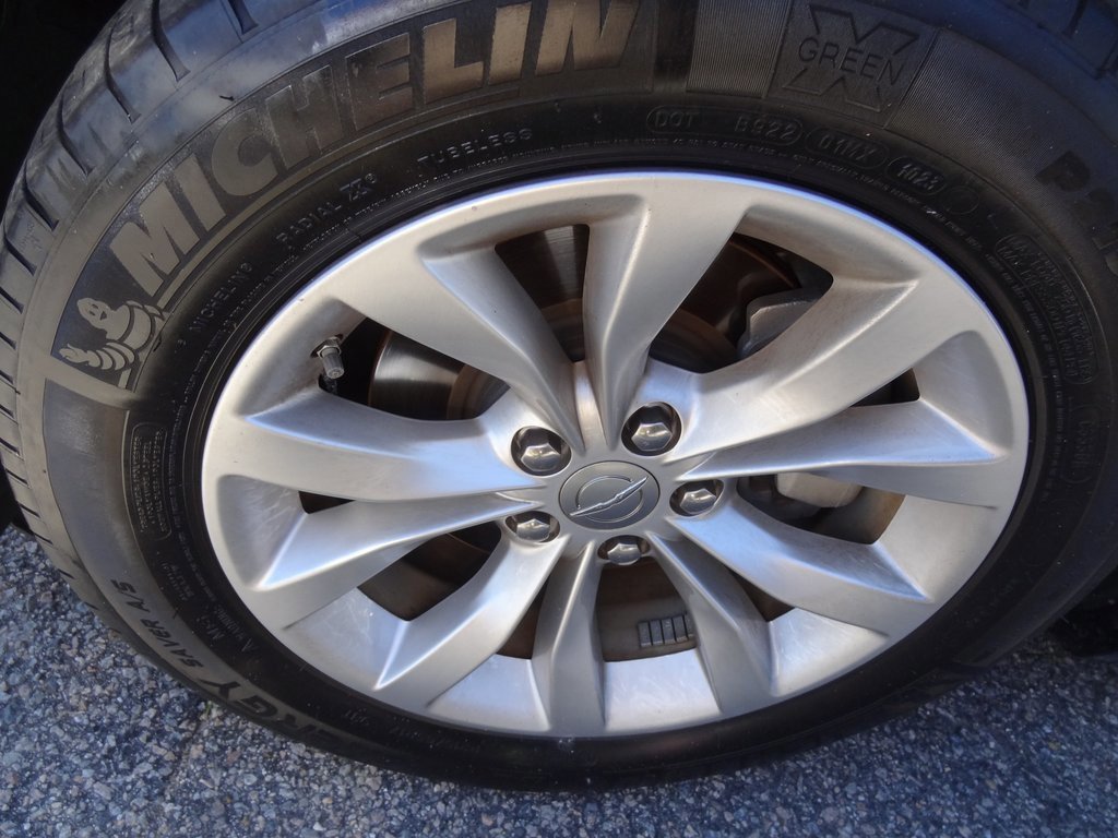 Used 2023 Chrysler 300 Touring image 12