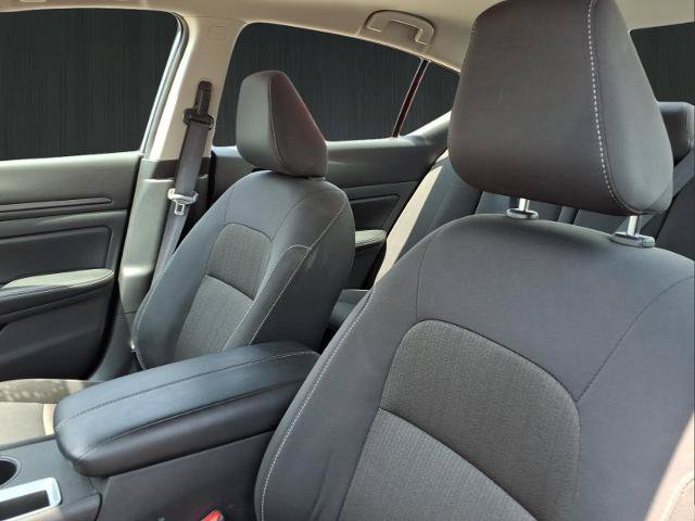 Used 2025 Nissan Altima 2.5 SV FWD image 17