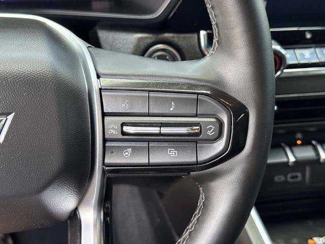 Used 2025 Chevrolet Colorado Trail Boss w/ Midnight Edition image 11