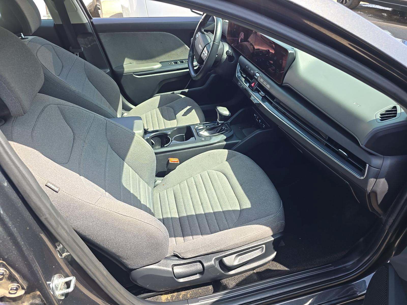Used 2025 Kia K4 EX FWD image 32