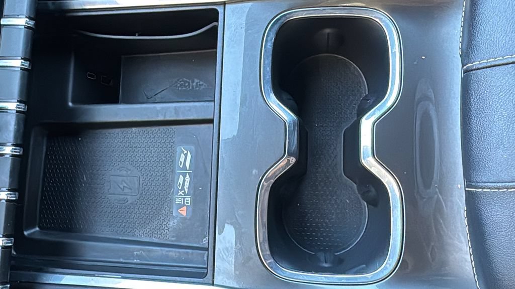 Used 2025 GMC Acadia Elevation FWD image 16