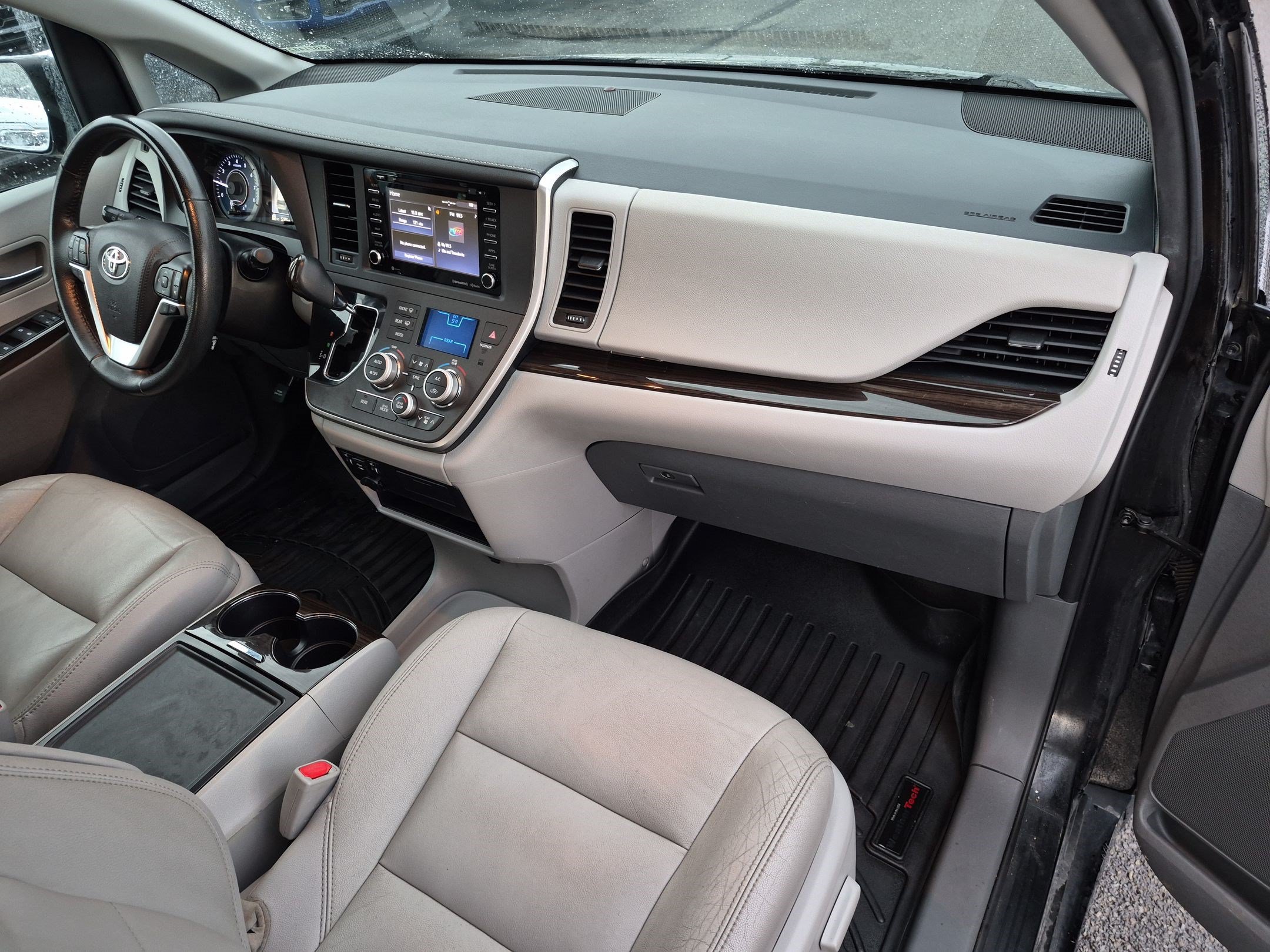 Used 2020 Toyota Sienna XLE FWD image 35
