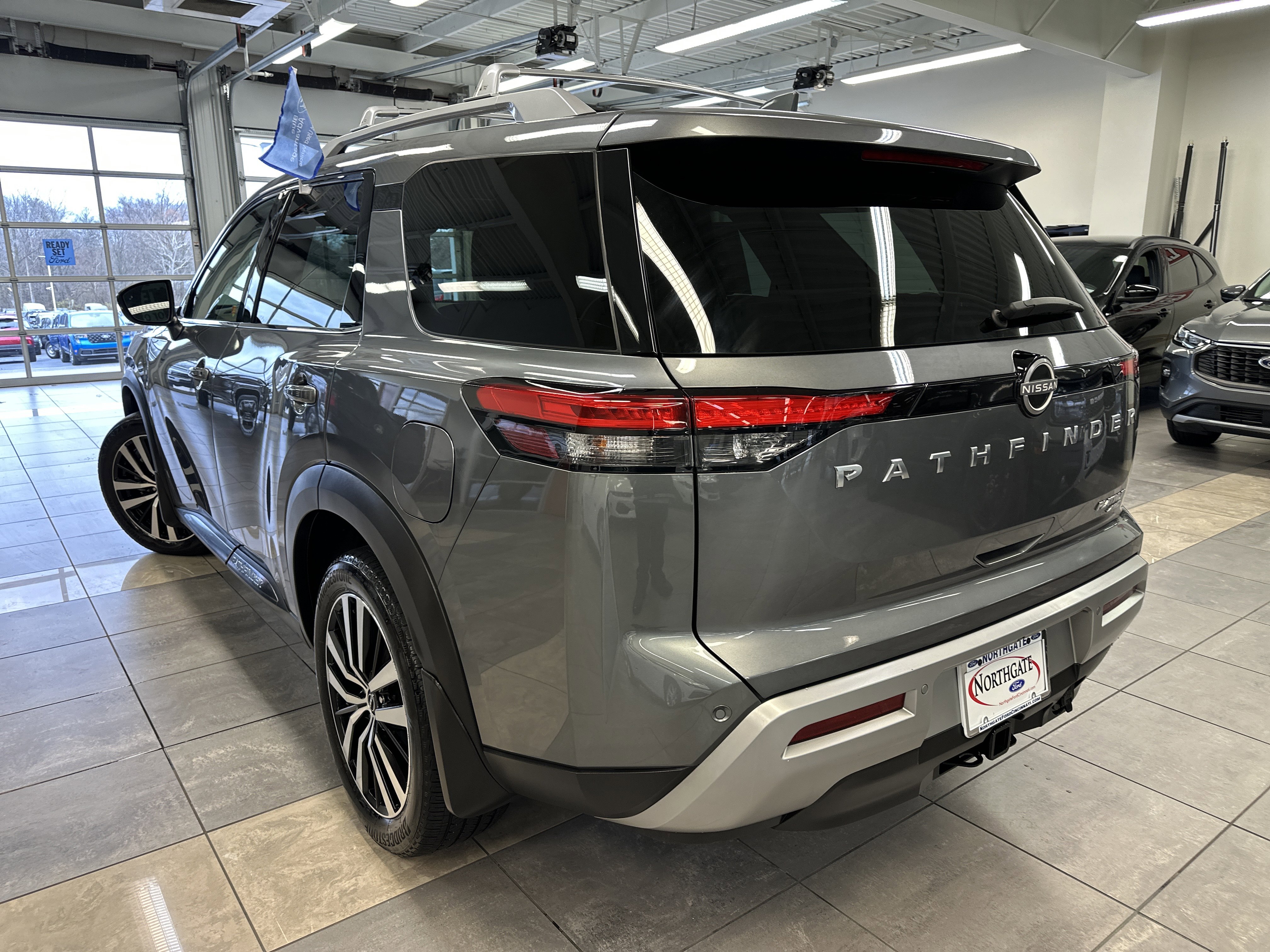 Used 2023 Nissan Pathfinder Platinum image 16