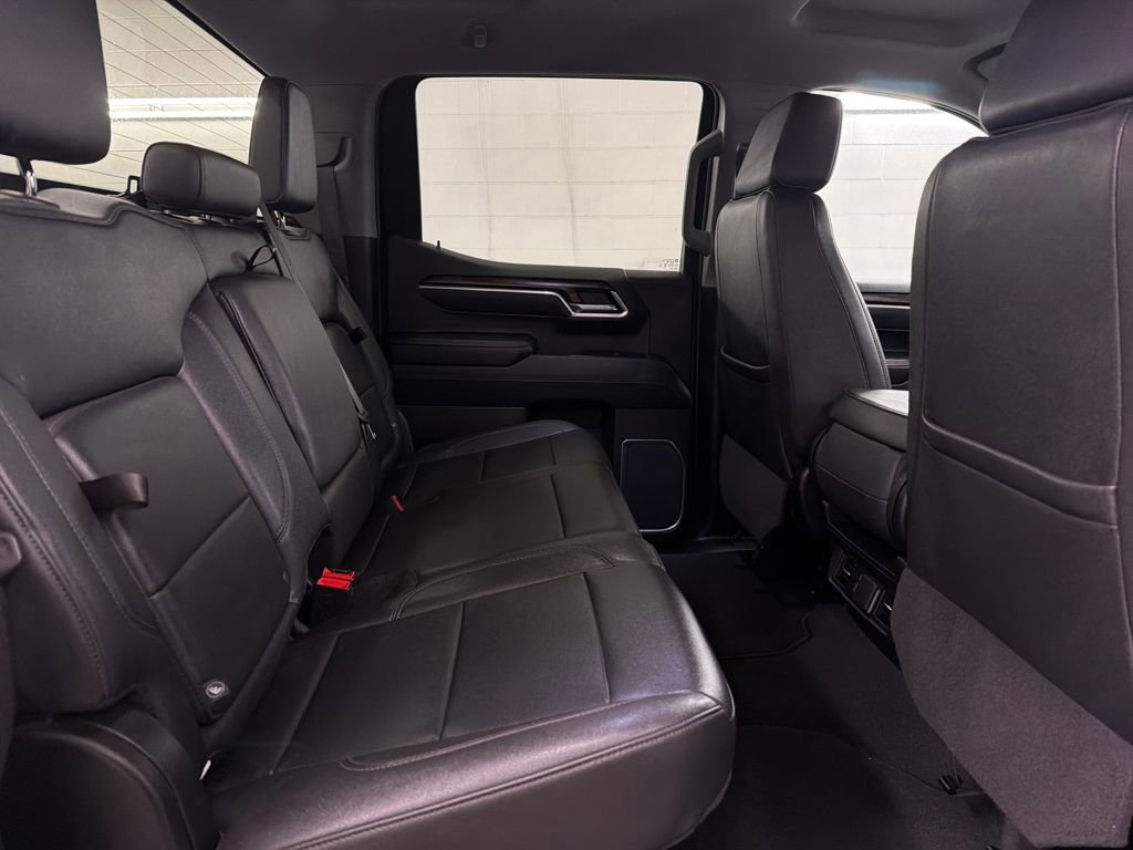 Used 2025 GMC Sierra 1500 SLT image 30
