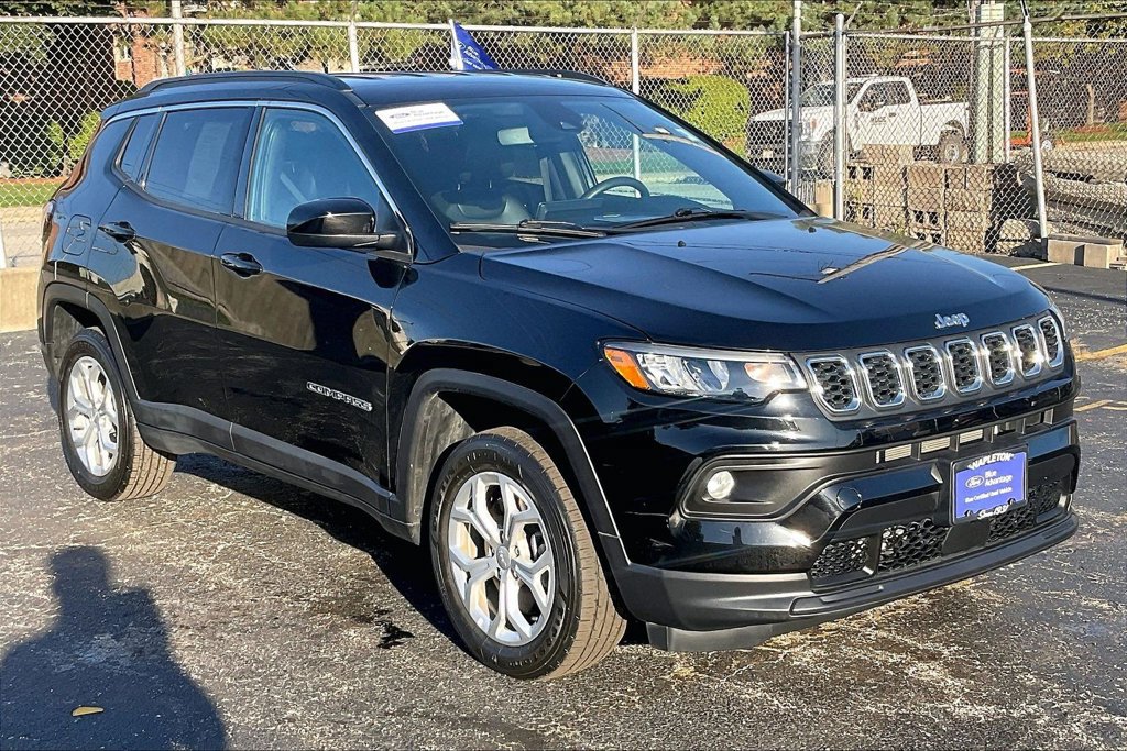 Used 2024 Jeep Compass Latitude AWD/4WD image 34