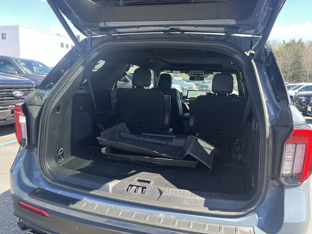 Certified 2025 Ford Explorer ST AWD/4WD image 3