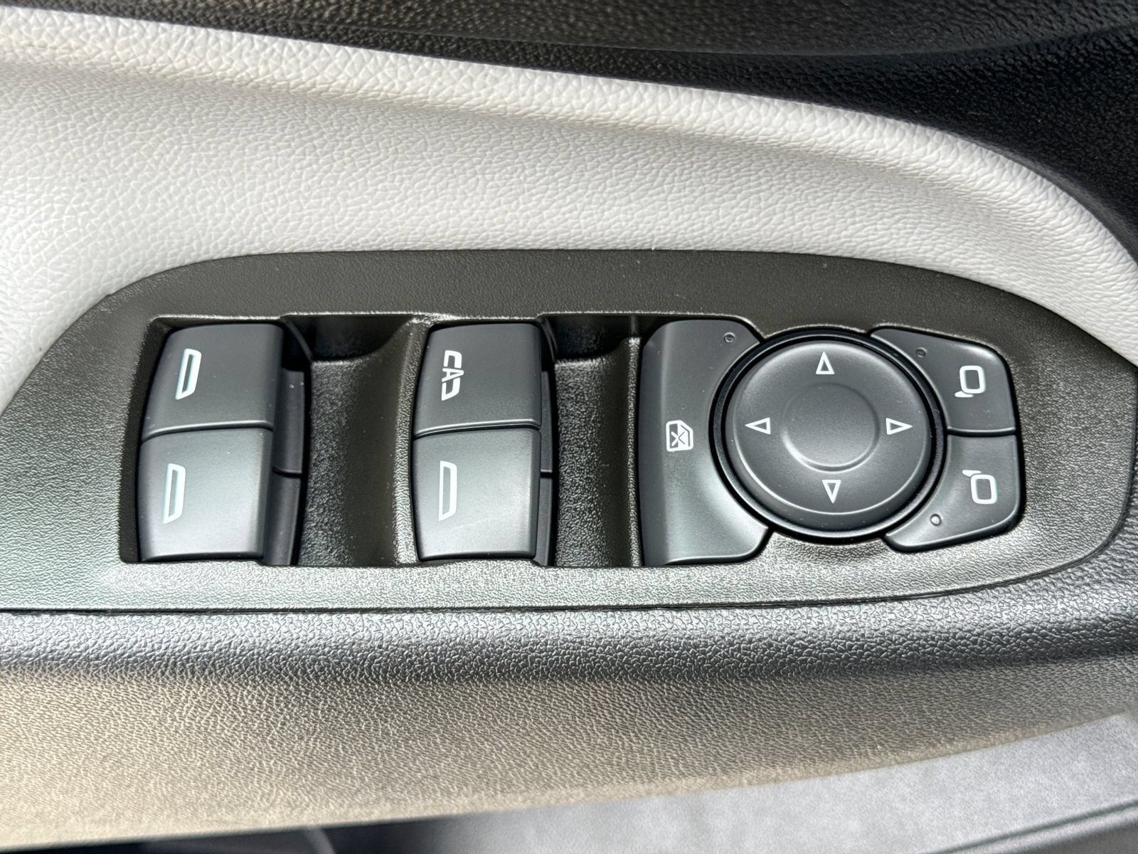 Used 2023 Chevrolet Equinox LS w/ LPO, Floor Liner Package AWD/4WD image 21