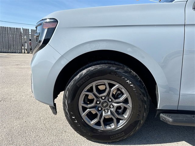 Certified 2025 Ford Expedition Active image 24