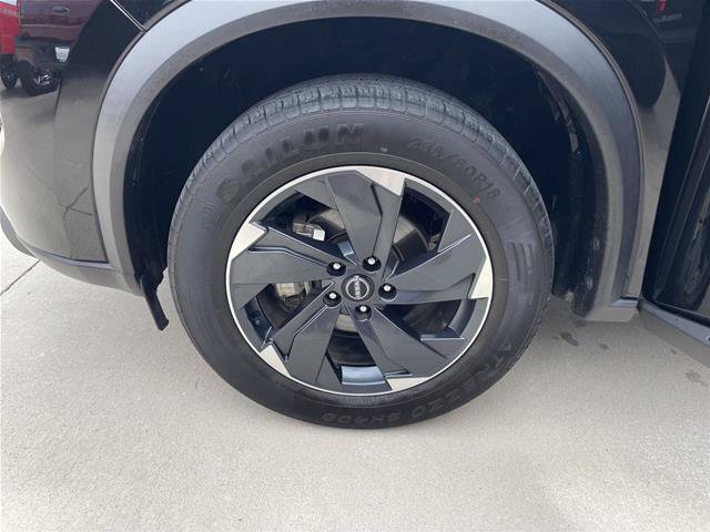 Used 2024 Nissan Rogue SV AWD/4WD image 10