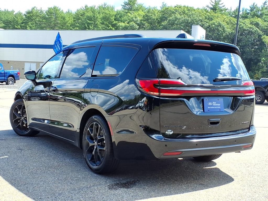 Used 2025 Chrysler Pacifica Limited FWD image 6