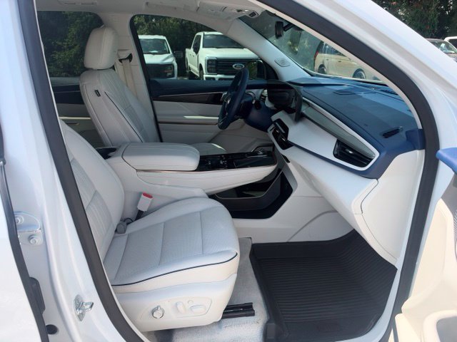 Used 2025 Buick Enclave Avenir w/ Trailering Package, 5000 lbs. FWD image 11