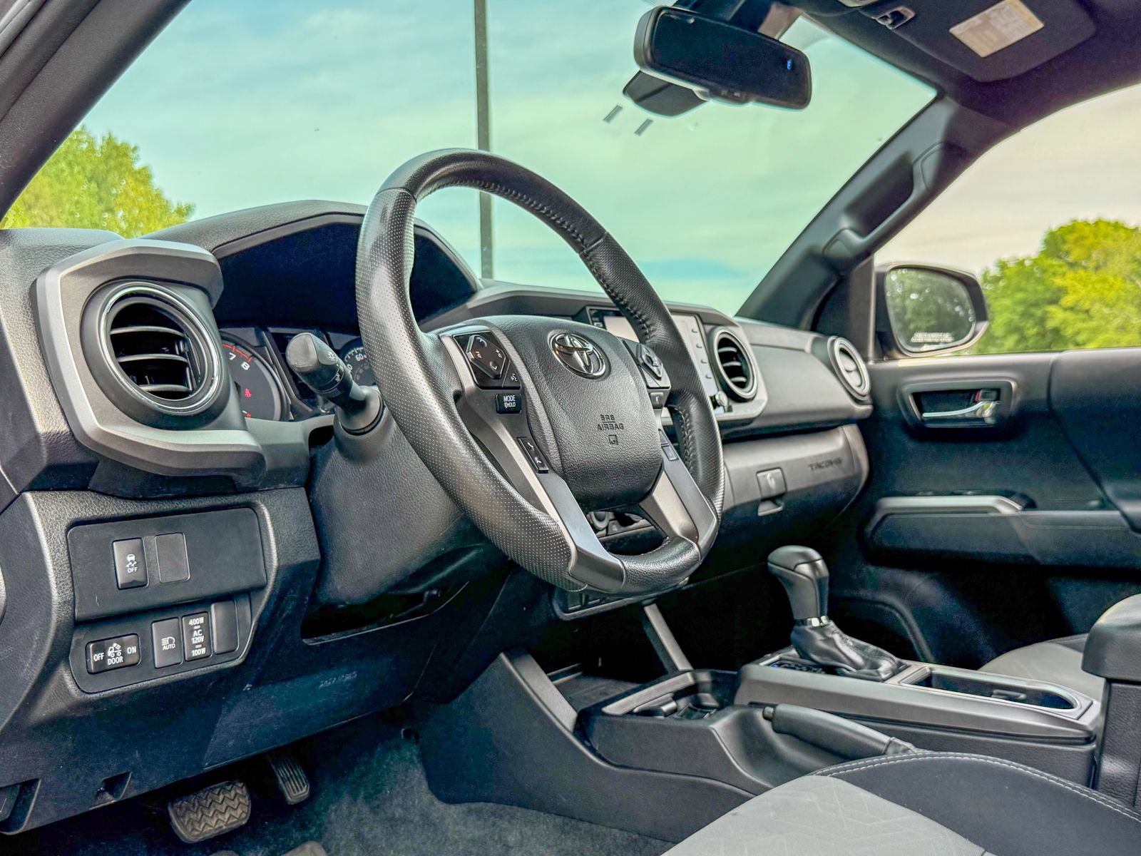 Used 2021 Toyota Tacoma TRD Off-Road AWD/4WD image 13