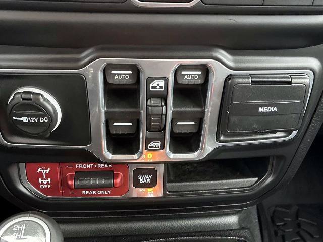 Used 2018 Jeep Wrangler Unlimited Rubicon w/ Dual Top Group AWD/4WD image 30