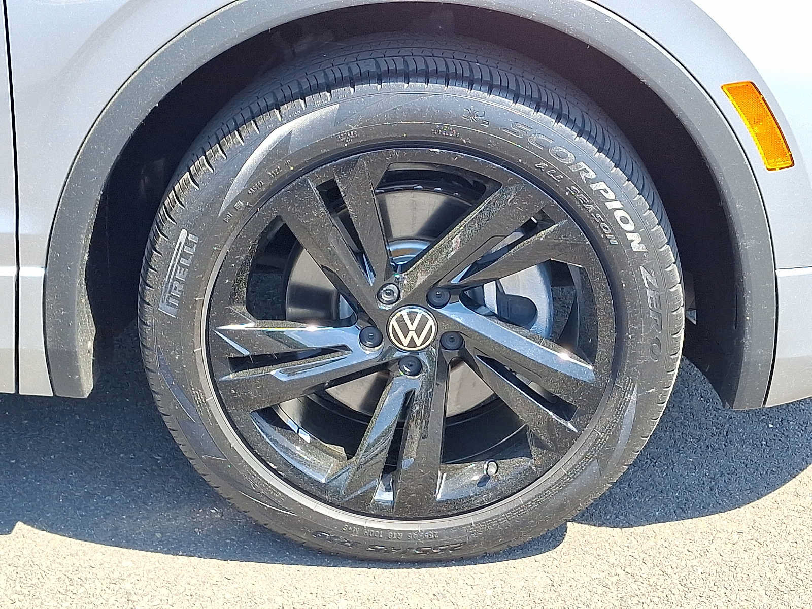 Used 2023 Volkswagen Tiguan SE R-Line FWD image 8