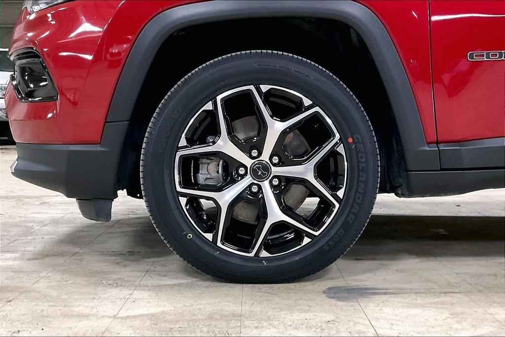 Used 2025 Jeep Compass Limited AWD/4WD image 9