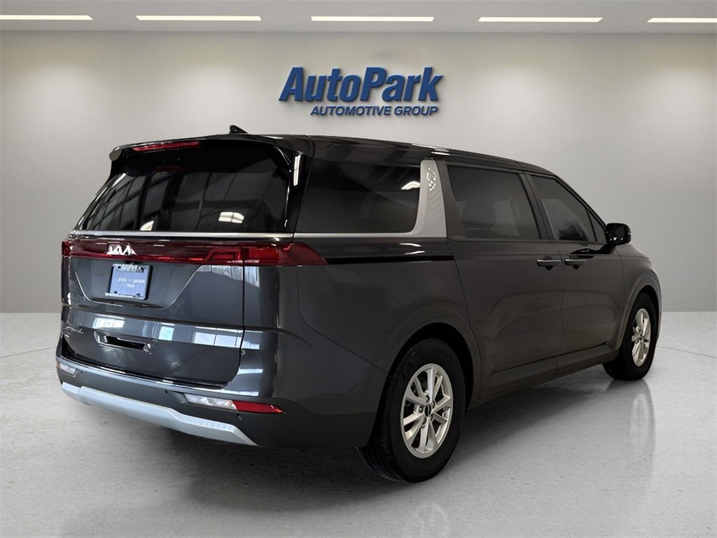 Used 2022 Kia Carnival LX image 5