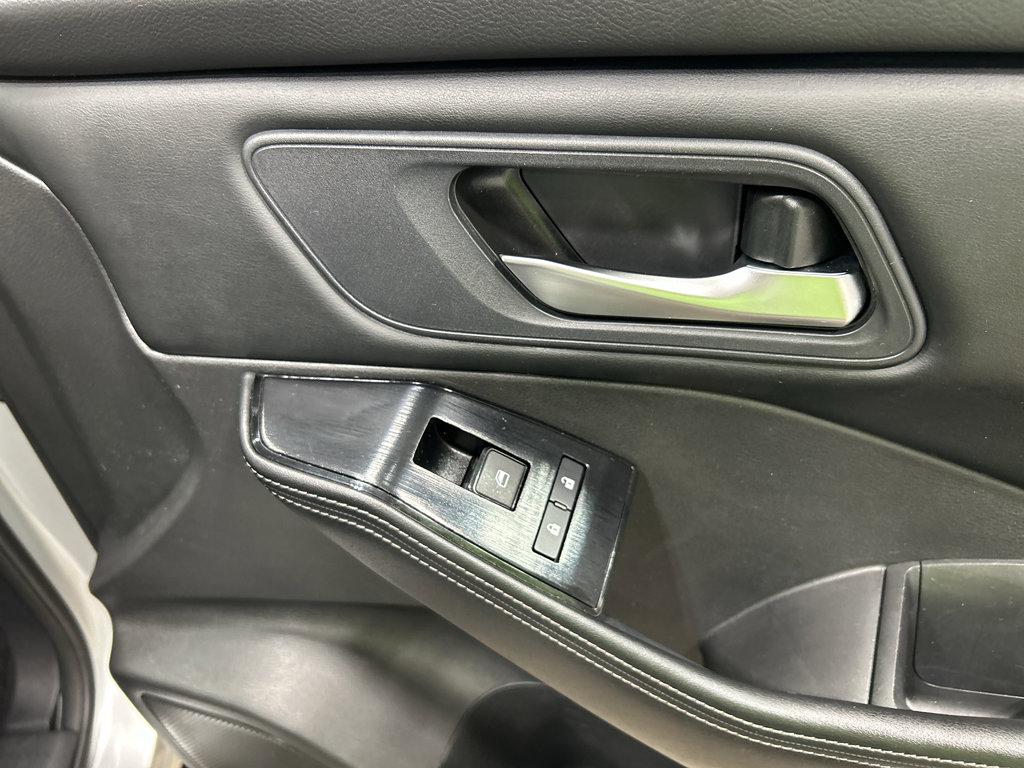 Used 2024 Nissan Rogue S FWD image 35