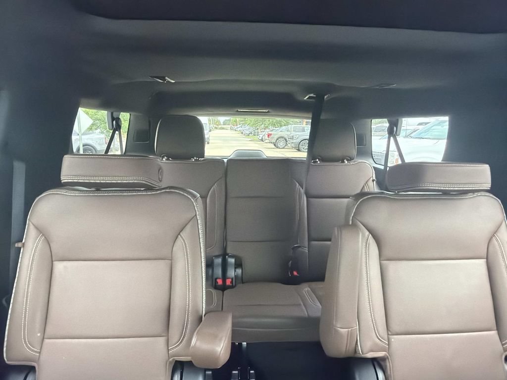 Used 2023 Chevrolet Suburban High Country w/ LPO, Illumination Package RWD image 13