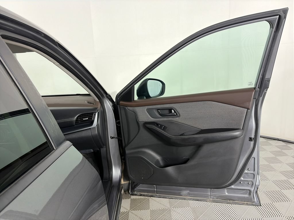 Used 2021 Nissan Rogue S AWD/4WD image 28