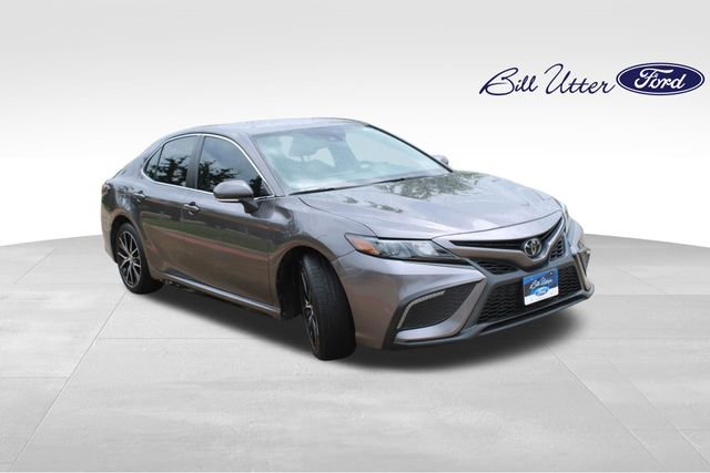 Used 2023 Toyota Camry SE FWD image 3
