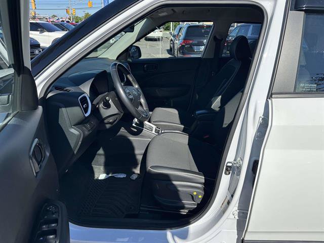 Used 2024 Hyundai Venue Limited FWD image 13