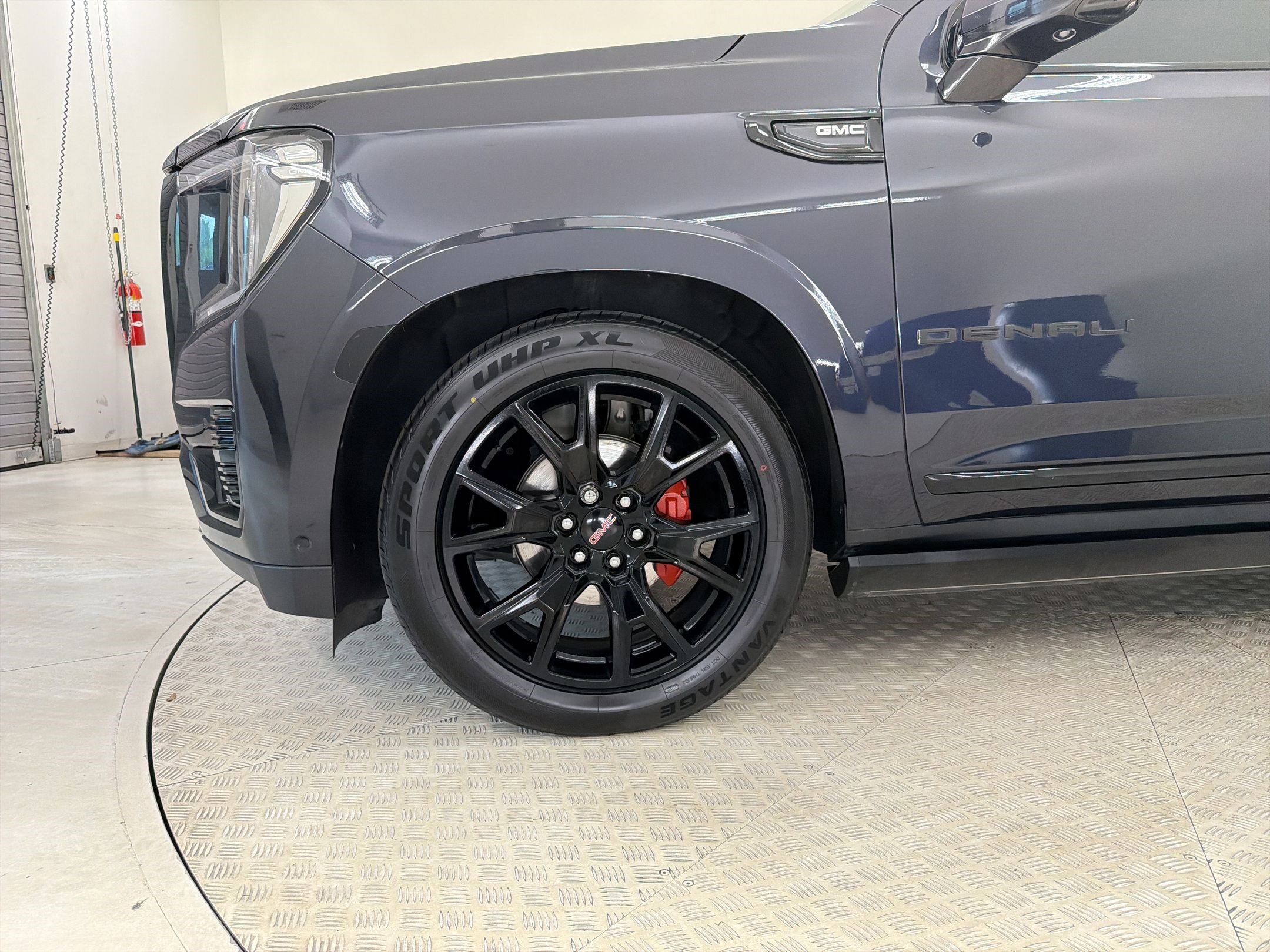 Used 2023 GMC Yukon Denali w/ Denali Reserve Package AWD/4WD image 12