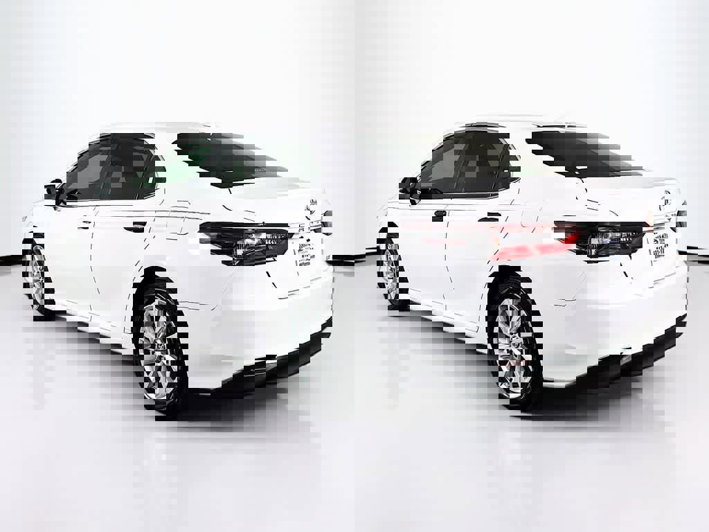 Used 2024 Toyota Camry LE image 3