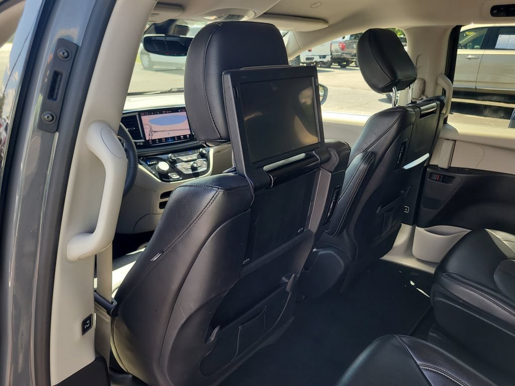 Used 2022 Chrysler Pacifica Touring-L w/ Uconnect Theater Family Group FWD image 10