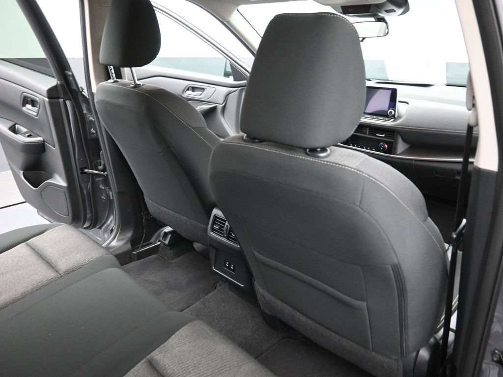 Used 2025 Nissan Rogue SV AWD/4WD image 10