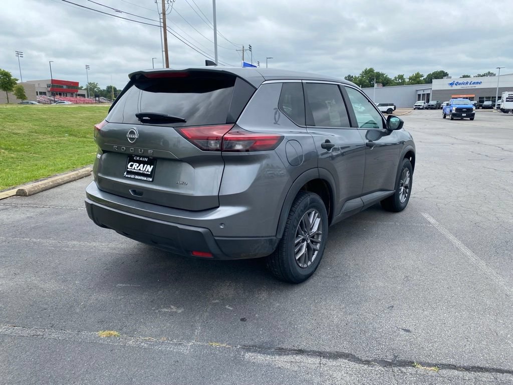 Used 2024 Nissan Rogue S AWD/4WD image 7