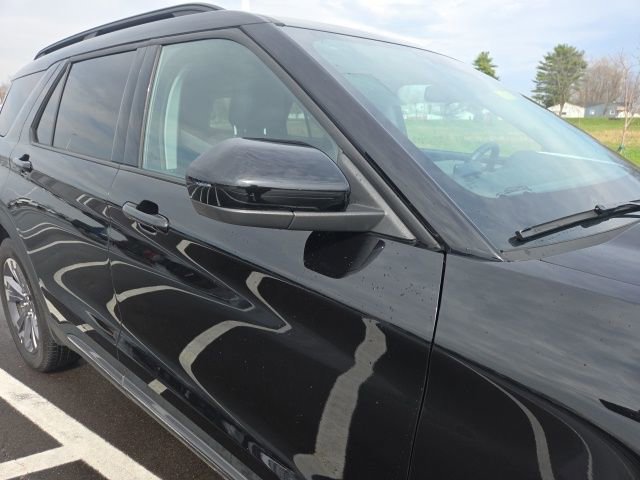 Certified 2023 Ford Explorer XLT w/ Equipment Group 202A image 5