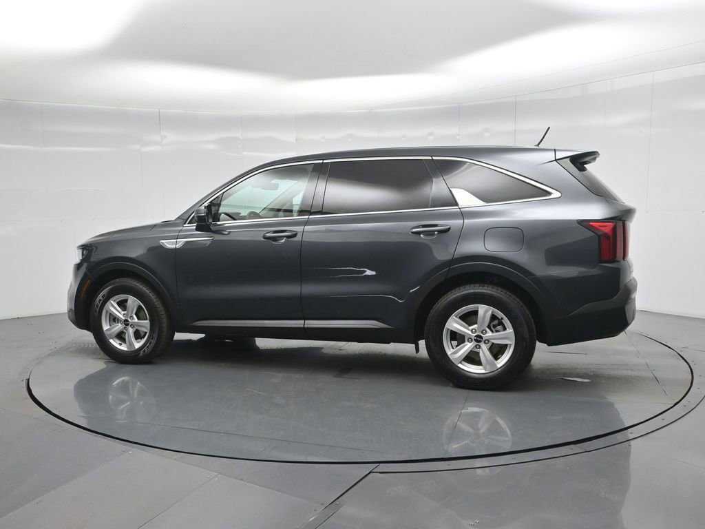Used 2023 Kia Sorento LX image 27