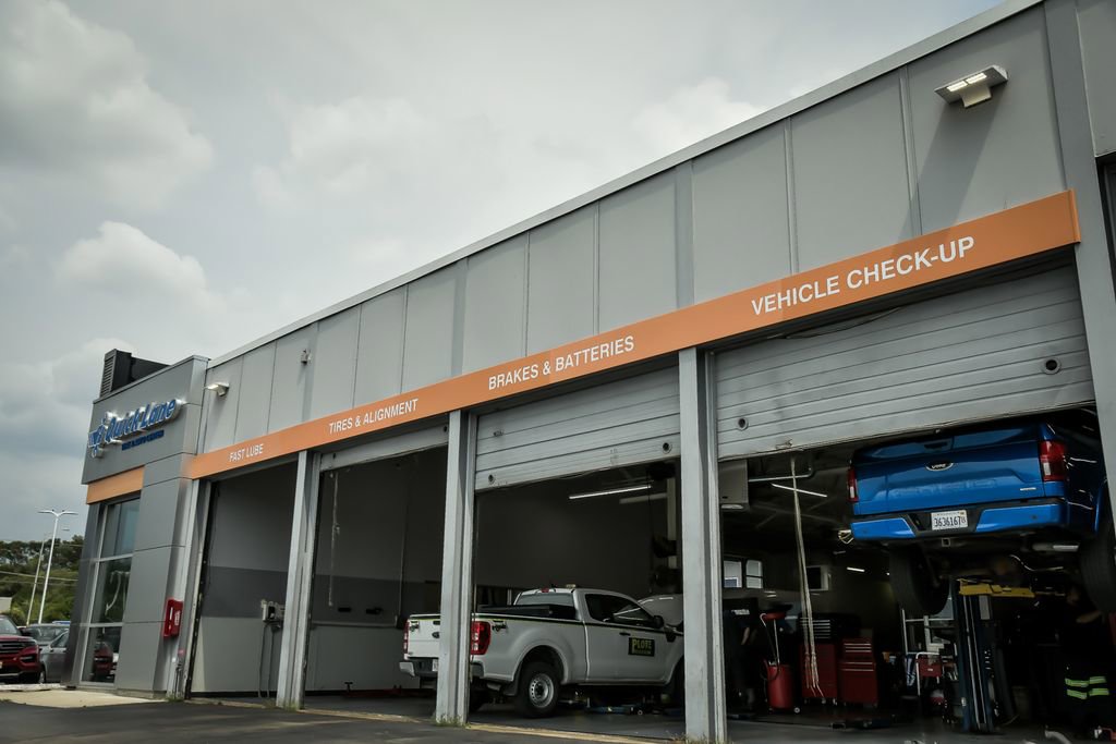 Certified 2024 Ford Explorer XLT w/ Equipment Group 202A AWD/4WD image 30