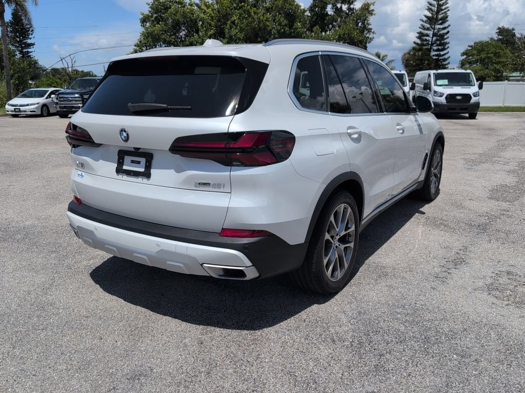Used 2025 BMW X5 xDrive40i w/ Climate Comfort Package AWD/4WD image 3