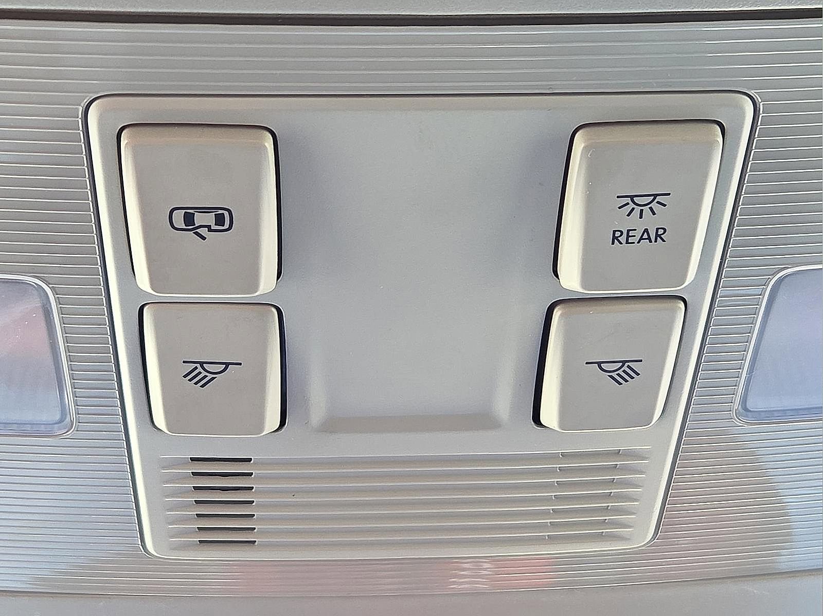 Used 2025 Volkswagen Taos SE image 22