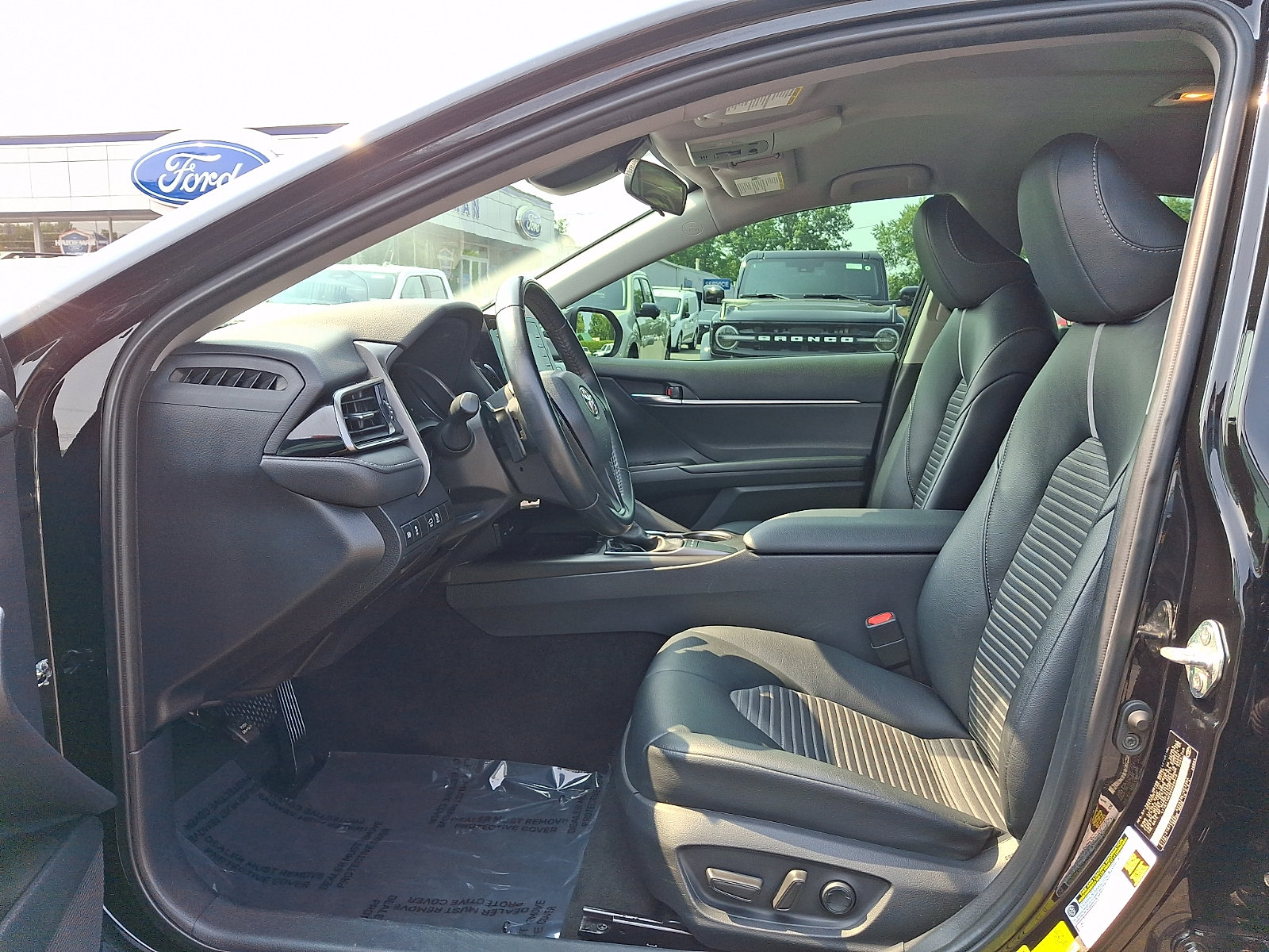 Used 2022 Toyota Camry SE w/ Carpet Mat Package (TMS) FWD image 14