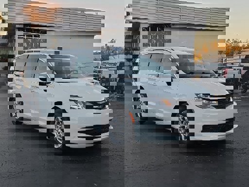 Used 2023 Chrysler Voyager LX image 8