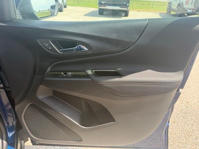 Used 2023 Chevrolet Equinox RS AWD/4WD image 34
