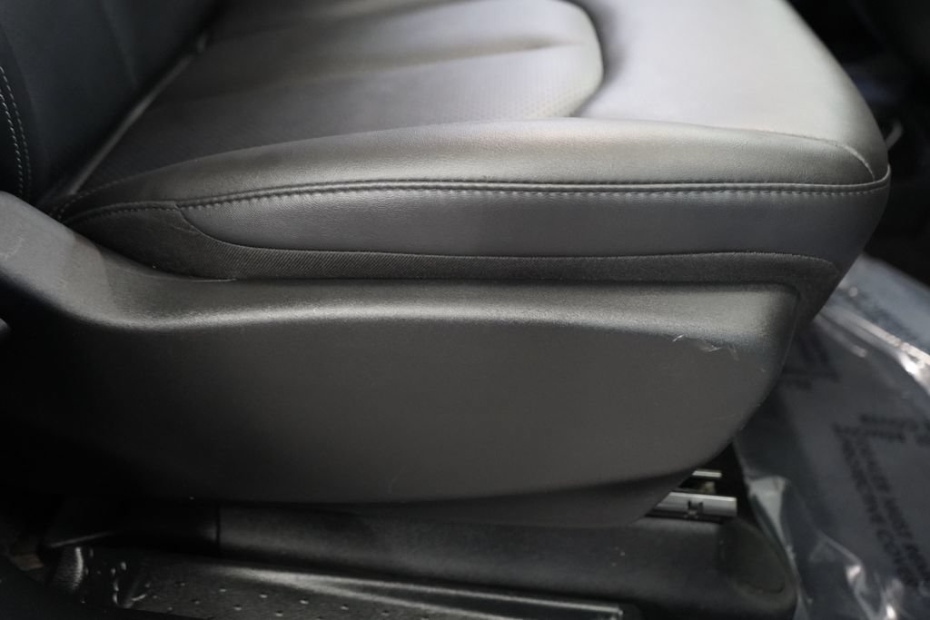 Used 2025 Chrysler Pacifica Select FWD image 19