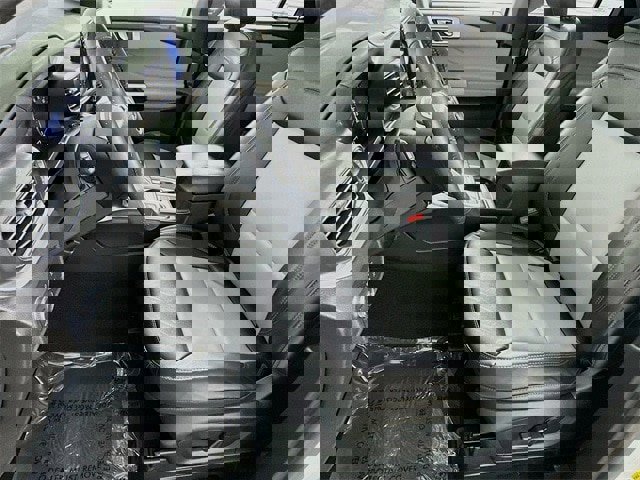 Certified 2022 Ford Explorer XLT w/ Equipment Group 202A image 9