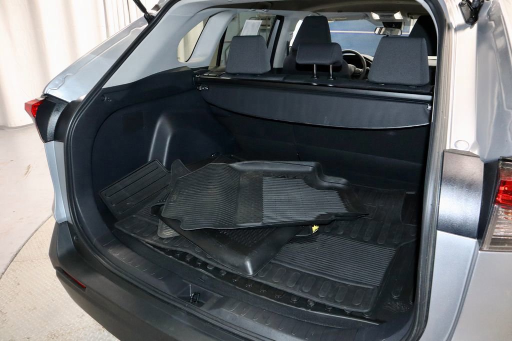 Used 2025 Toyota RAV4 XLE AWD/4WD image 14